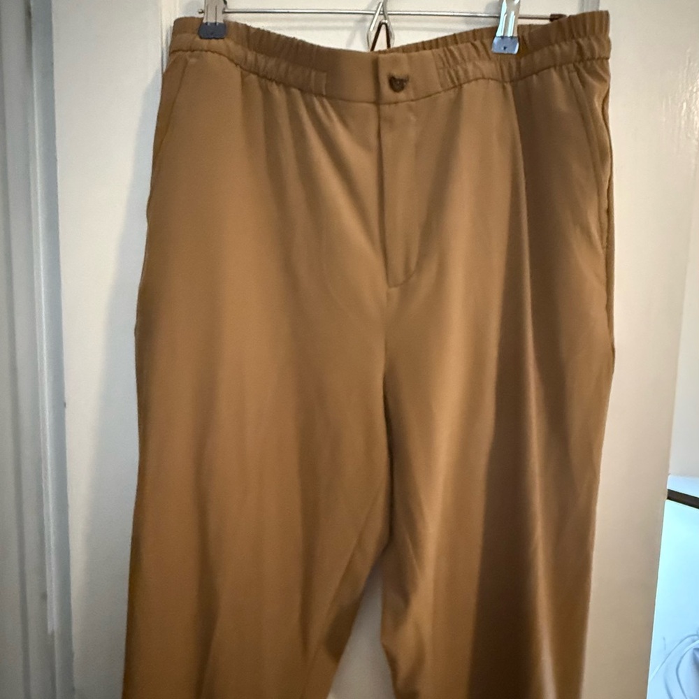 Tan Banana Republic Airstreach Pant — NWT